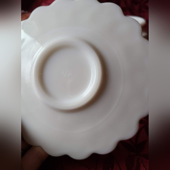 1960's Westmoreland Panneled Grape Milk Glass Mayonnaise/Cocktail Serving Set - Picture 6 of 6